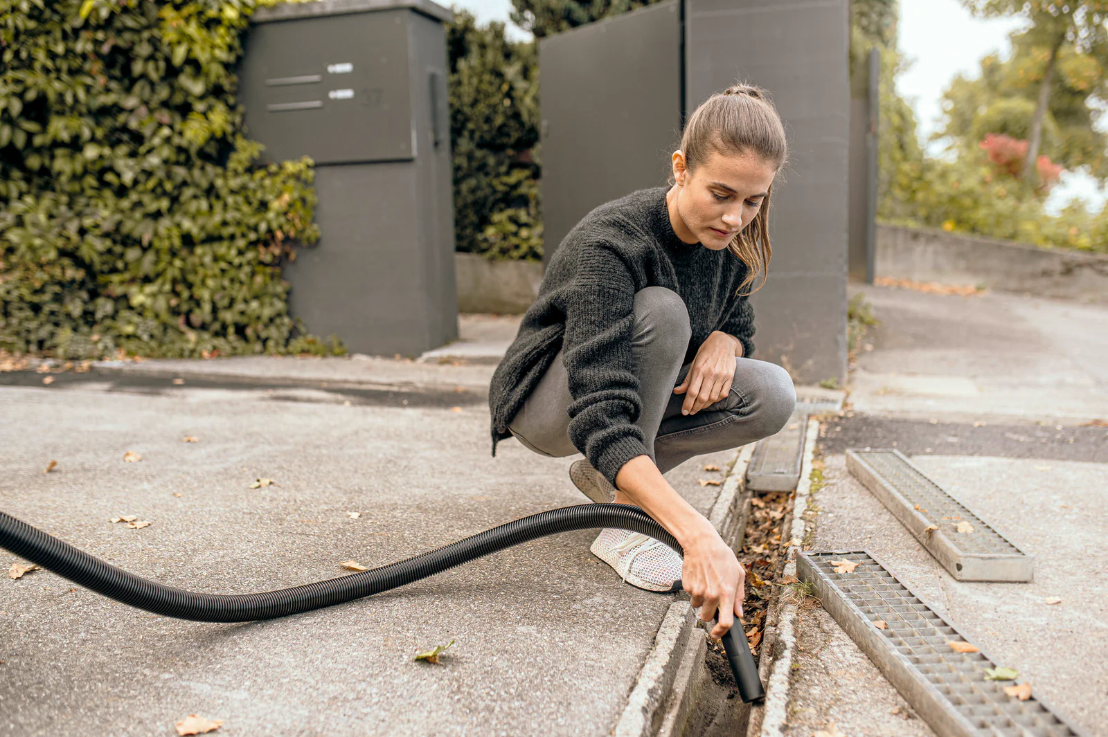 KARCHER WD 2 Plus V-12/4/18 |12 litres Capacity|Blower Function|4 m Cable with 1.8 m Suction Hose| Efficient Cleaning Wet and Dry Vacuum Cleaner - Image 3